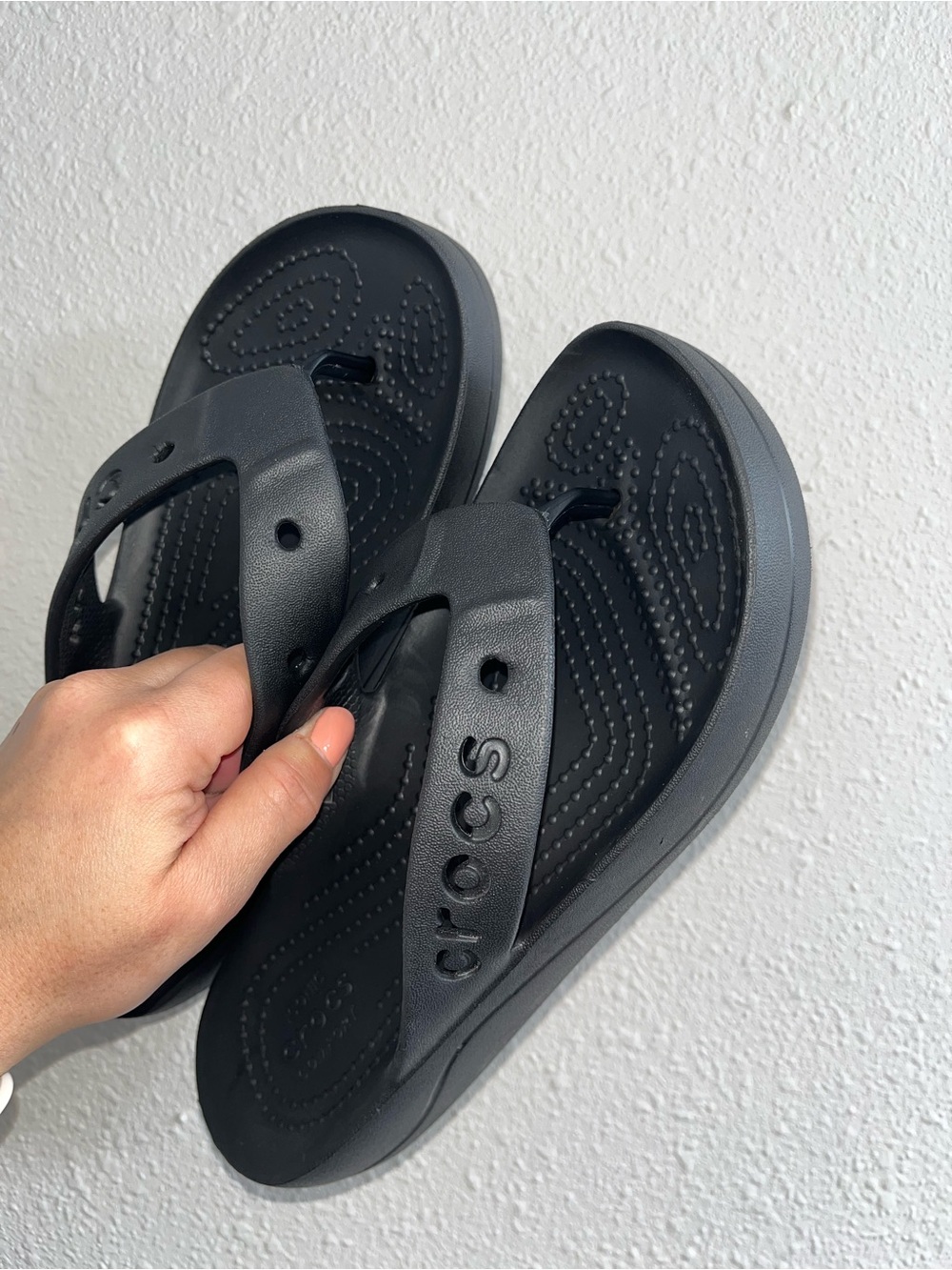 CROCS Black Classic Foam Flip Sandals